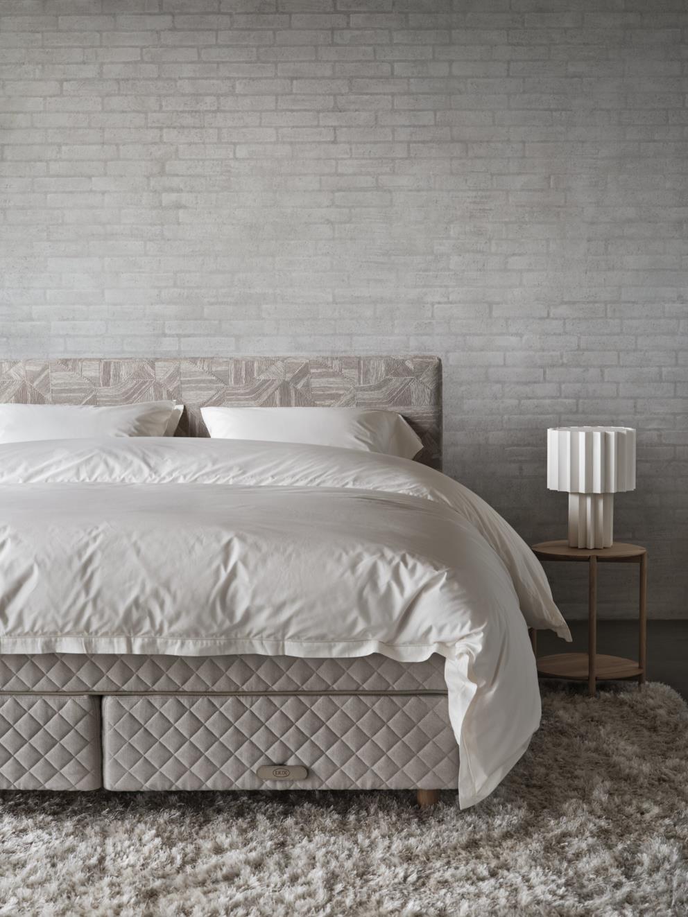 bed-continental-dux-80-sustainable-comfort-pie-comfort-astoria-headboard-1-v2.tif