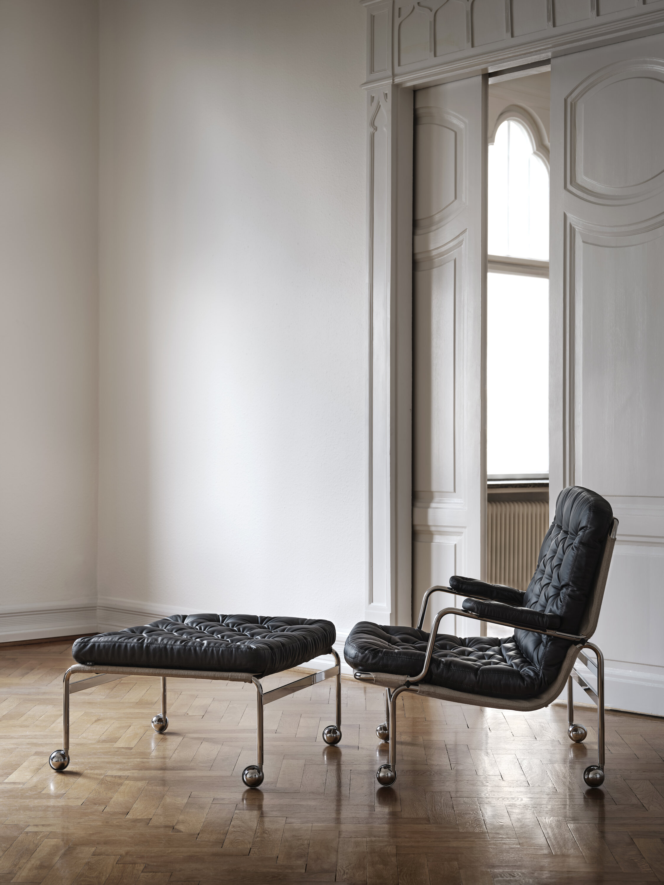 furniture_easy chair_karin 73_chrome-elmo soft 93068_PIE_karin 73 stool_1